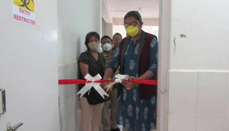 DC Kiphire, Sarita Yadav, IAS, inaugurating the Truenat machine at the Kiphire district hospital on June 12. Dr Pewezo Khalo, DPO stated that all the doctors and lab technicians are nlready trained on how to handle the machine. (DIPR Photo) 